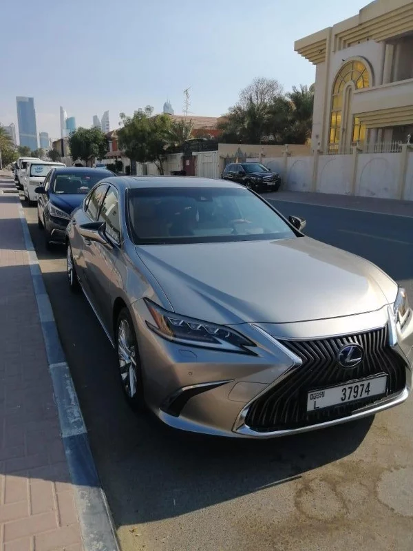 Lexus ES-300 HYBIRD 2022 - Photo 3