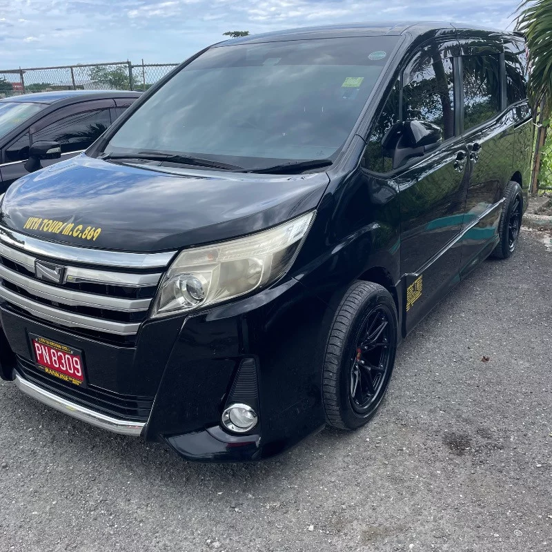 Toyota Noah 2016