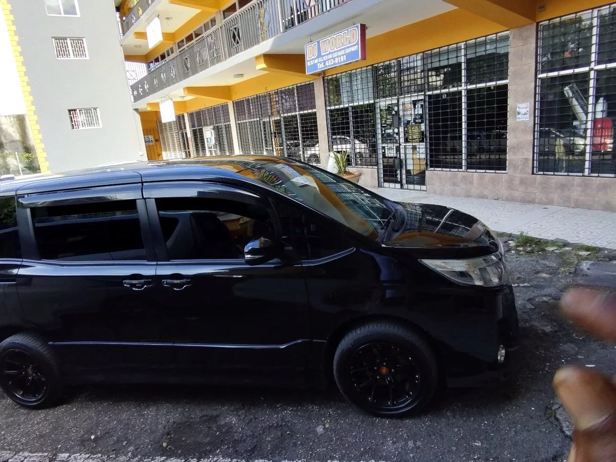 Toyota Noah 2016 - Photo 2