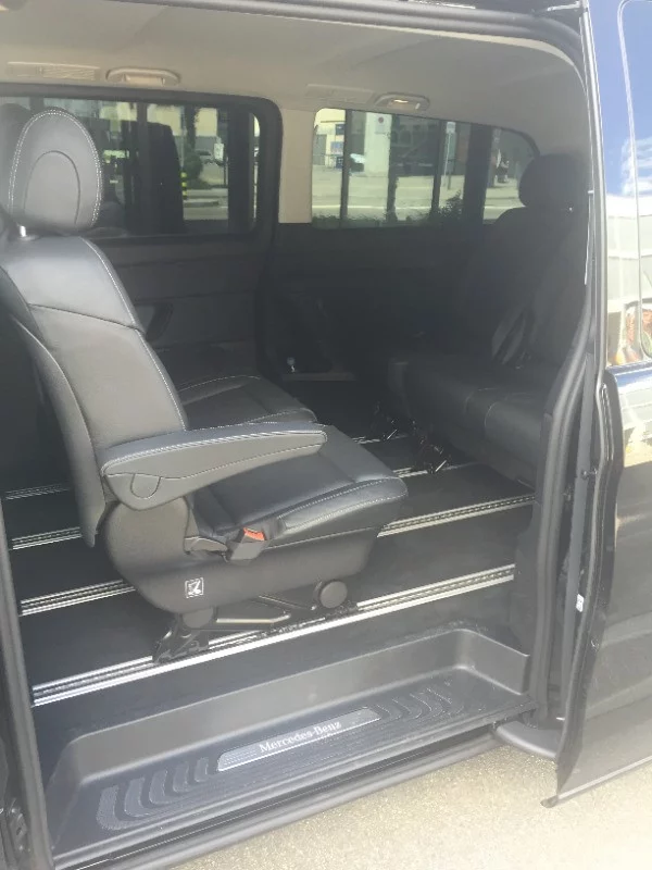 Mercedes-Benz V-class 2023 - Photo 2