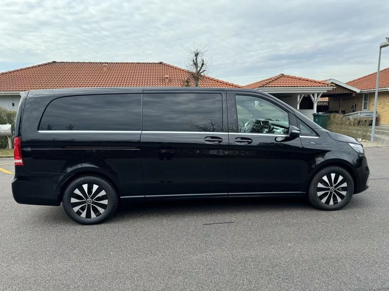 Mercedes-Benz EQV 2022 - Photo 3
