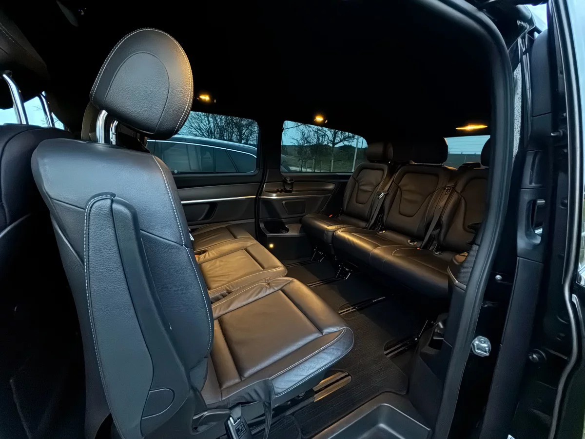 Mercedes-Benz V Class 2023 - Photo 3