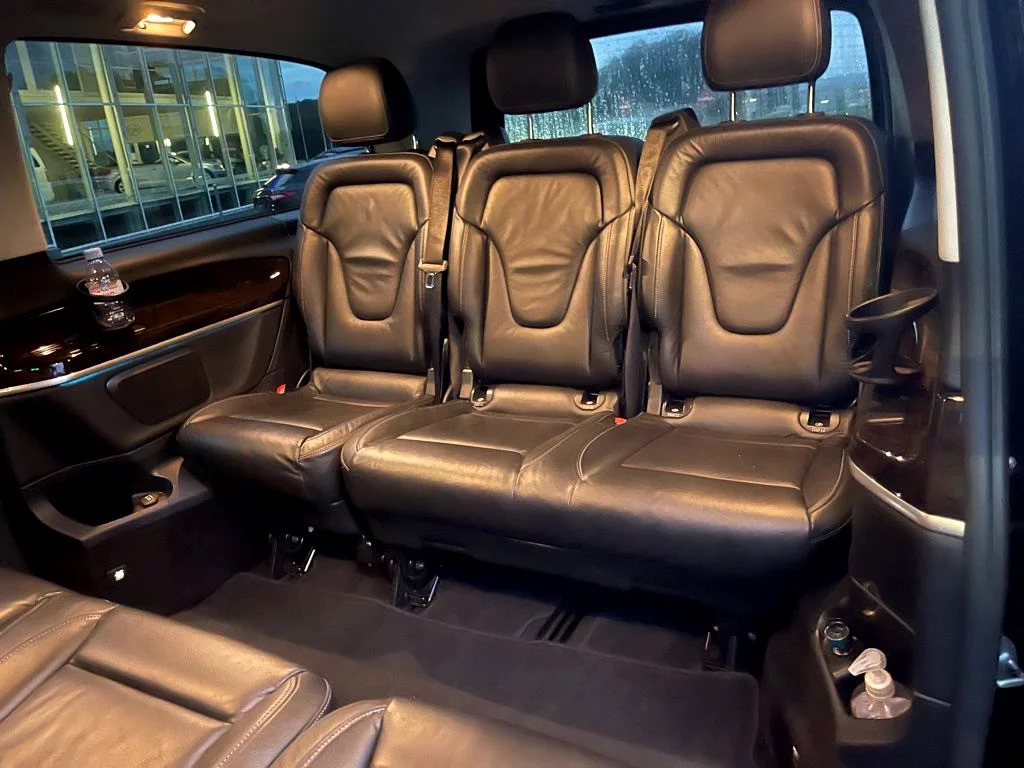 Mercedes-Benz V Class 2023 - Photo 2
