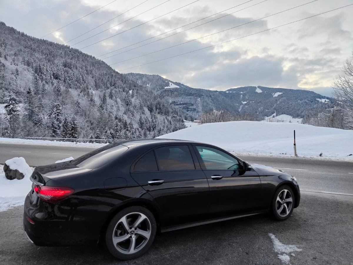 Mercedes-Benz E220 2022 - Photo 3