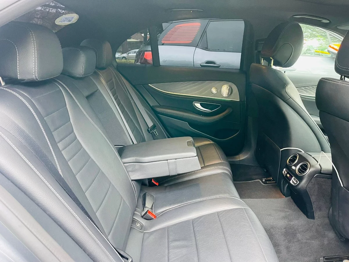 Mercedes-Benz E Class - E220 2021 - Photo 2
