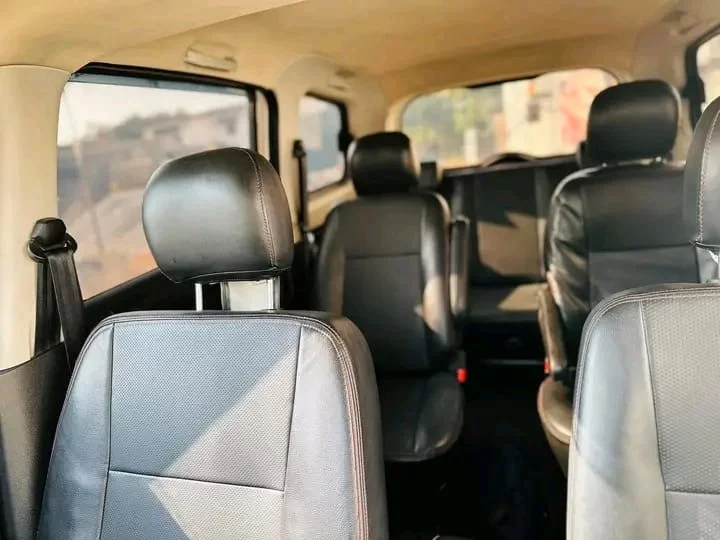 Nissan Caravan 2009 - Photo 2