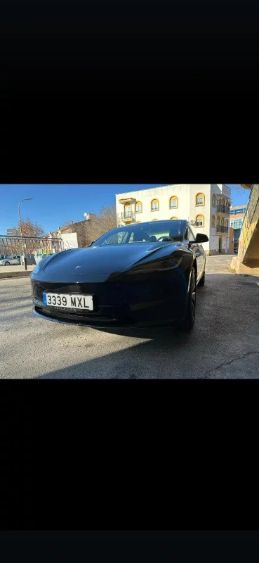 Tesla Y 2025 - Photo 3