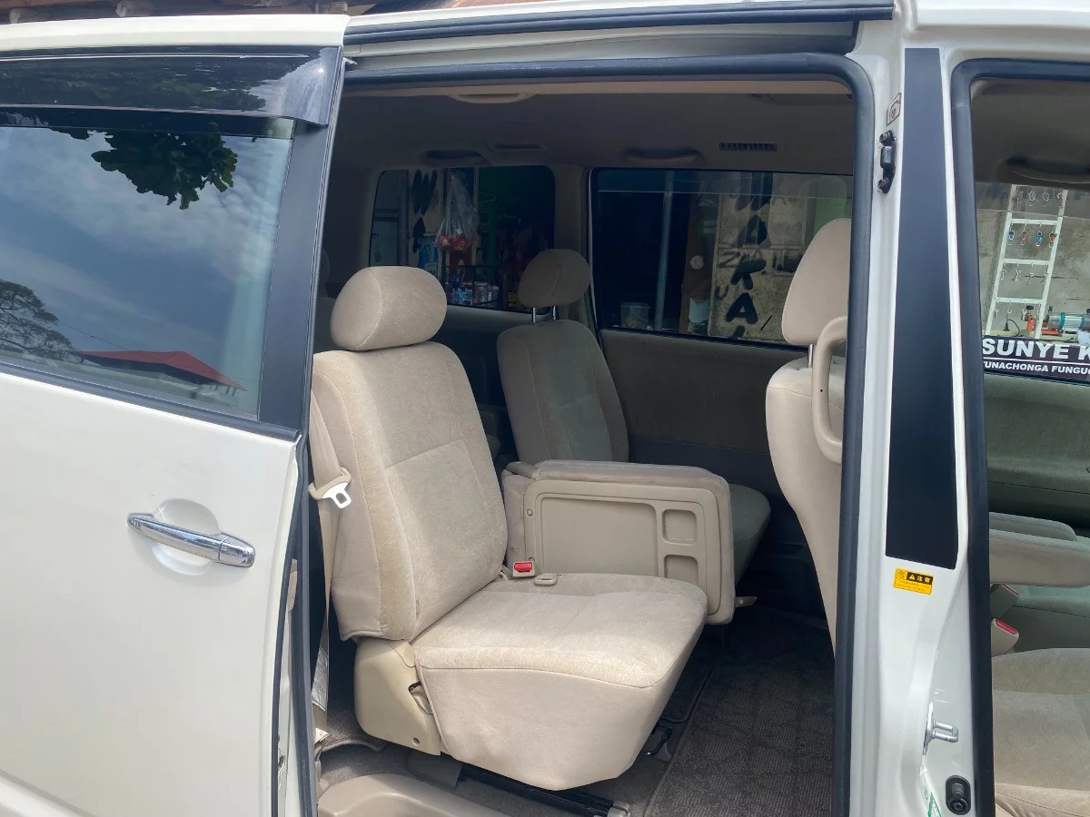 Toyota Noah 2015 - Photo 4