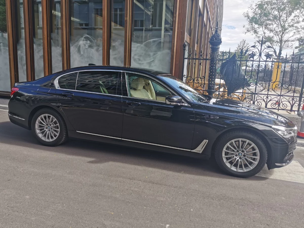 BMW 740 Long 2018 - Photo 2