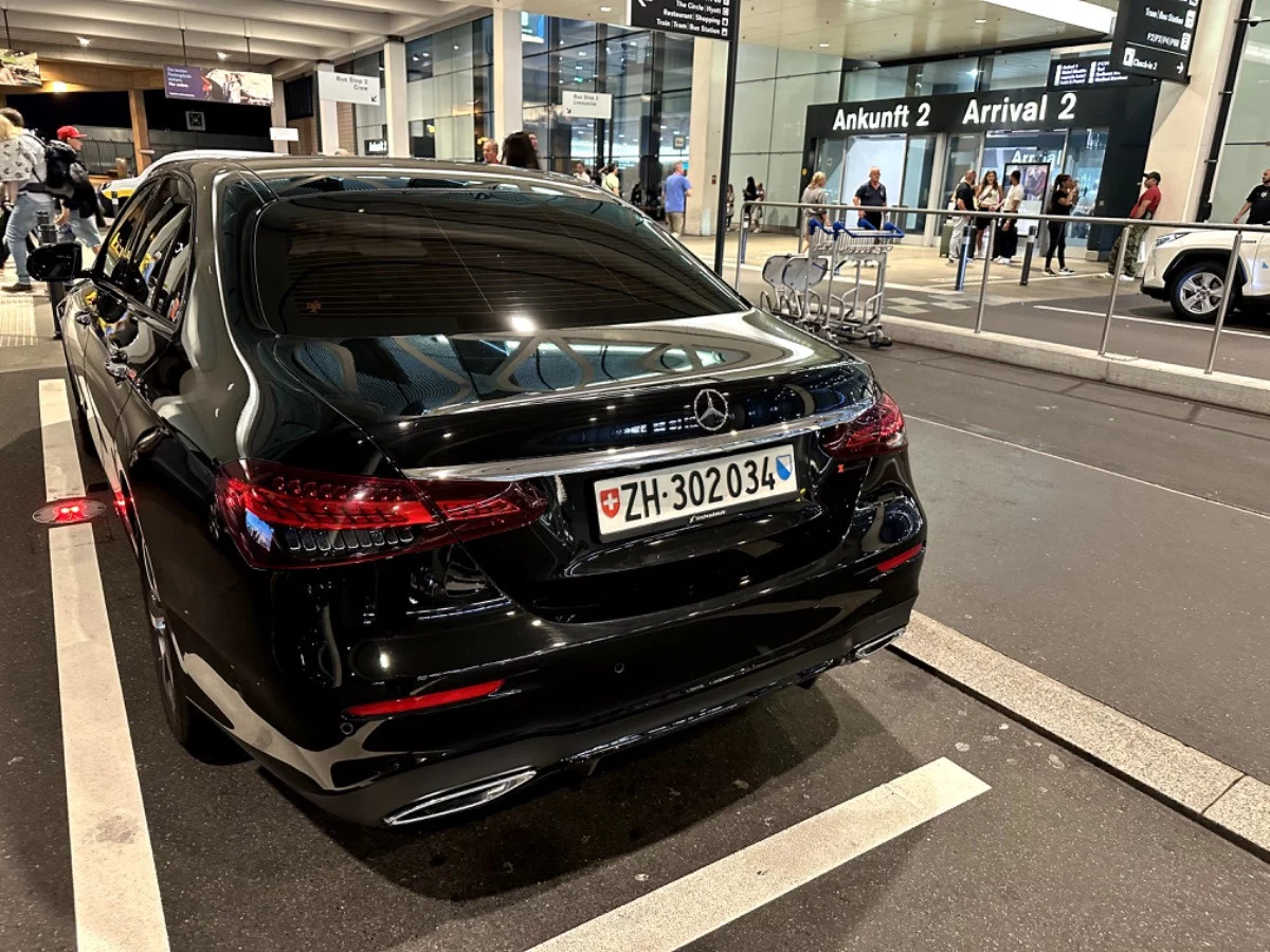 Mercedes-Benz E220 2022 - Photo 4