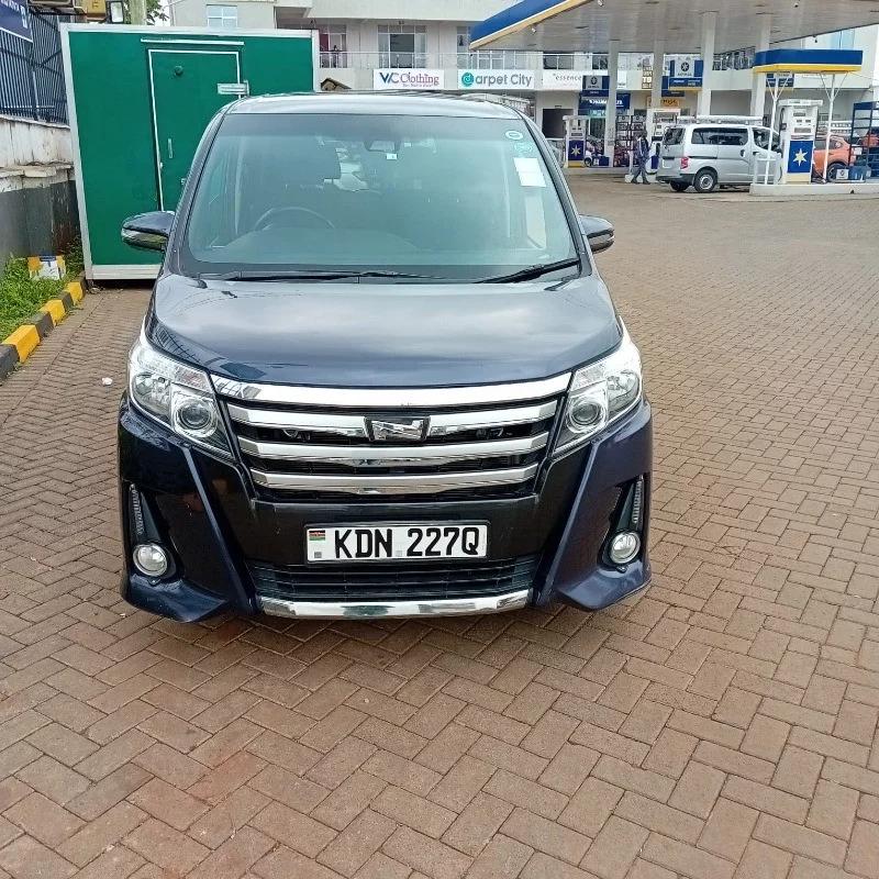 Toyota Noah 2020 - Photo 3