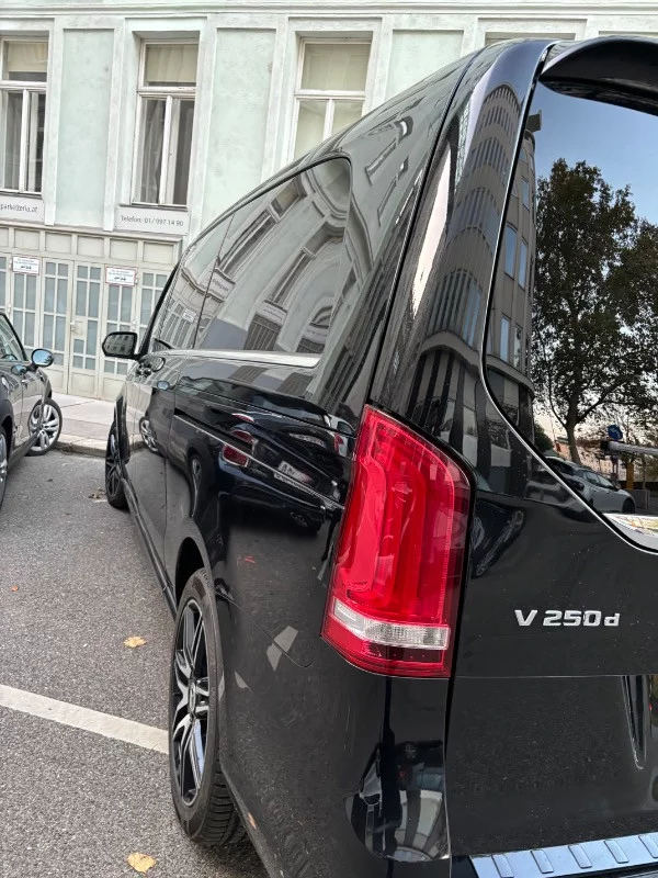 Mercedes-Benz V Class 2022 - Photo 2