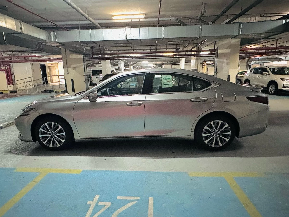 Lexus ES300h 2024 - Photo 3