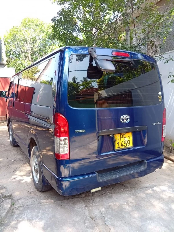 Toyota KDH 2012 - Photo 3