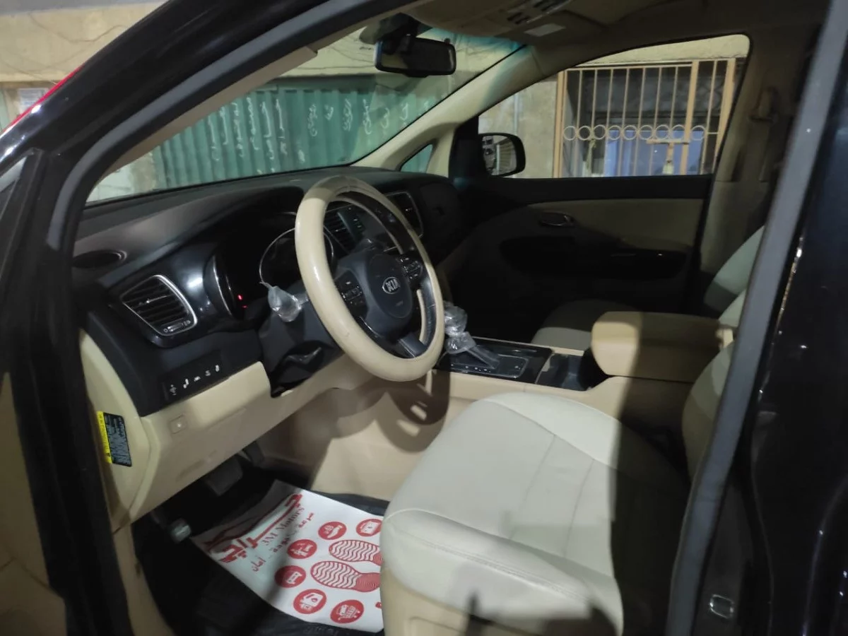 Kia CARNIVAL 2017 - Photo 2