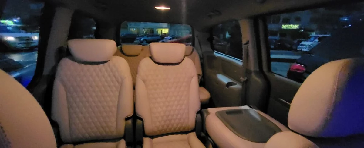 Kia CARNIVAL 2010 - Photo 4