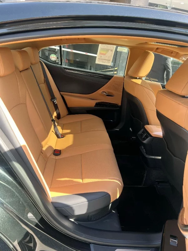 Lexus ES300h 2024 - Photo 4