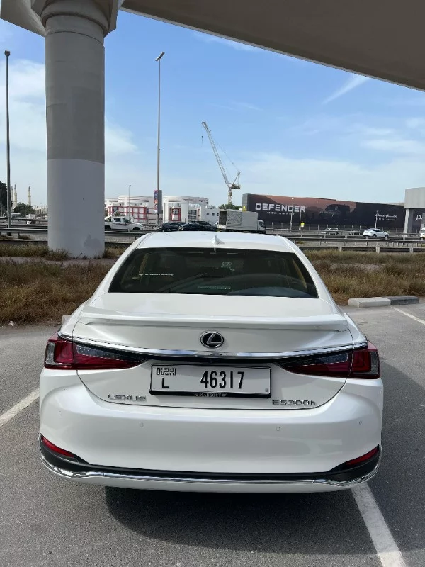 Lexus ES 300H 2024 - Photo 2