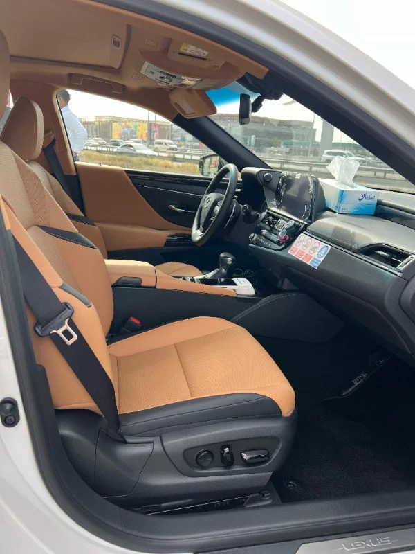 Lexus ES 300H 2024 - Photo 3
