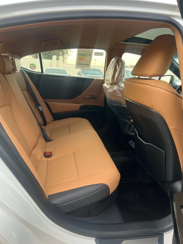 Lexus ES300h 2024 - Photo 3