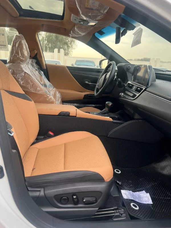 Lexus ES300h 2024 - Photo 4