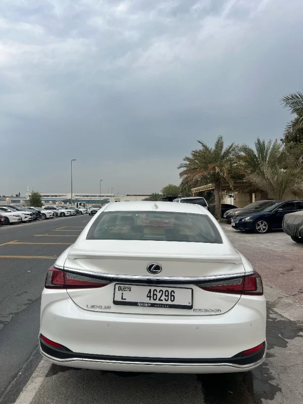 Lexus ES300h 2024 - Photo 2