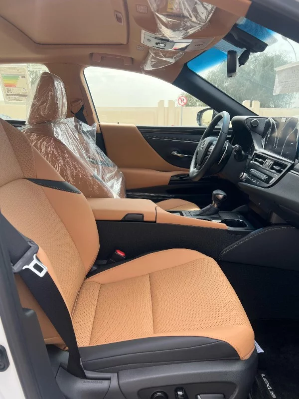 Lexus ES300h 2024 - Photo 3