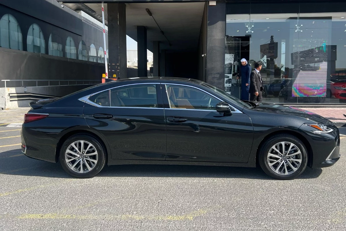 Lexus ES300h 2024 - Photo 2