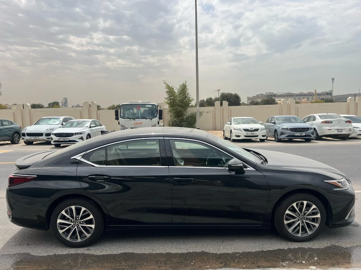 Lexus ES300h 2024 - Photo 2