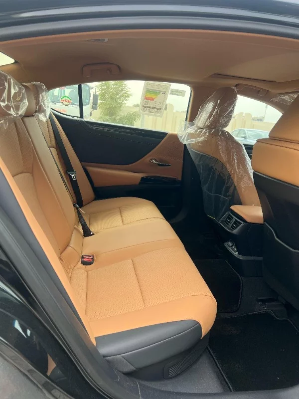 Lexus ES300h 2024 - Photo 4
