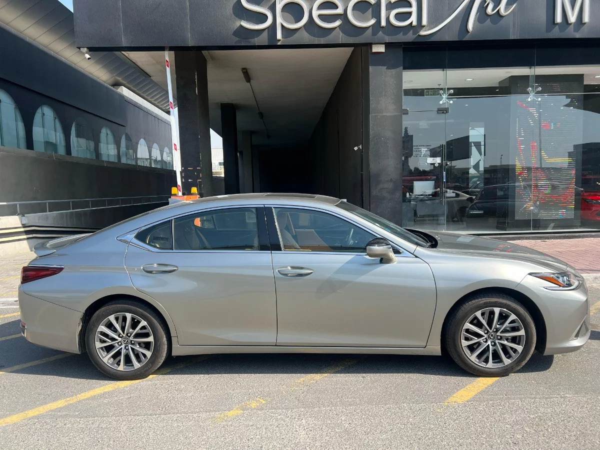 Lexus ES300h 2024 - Photo 2