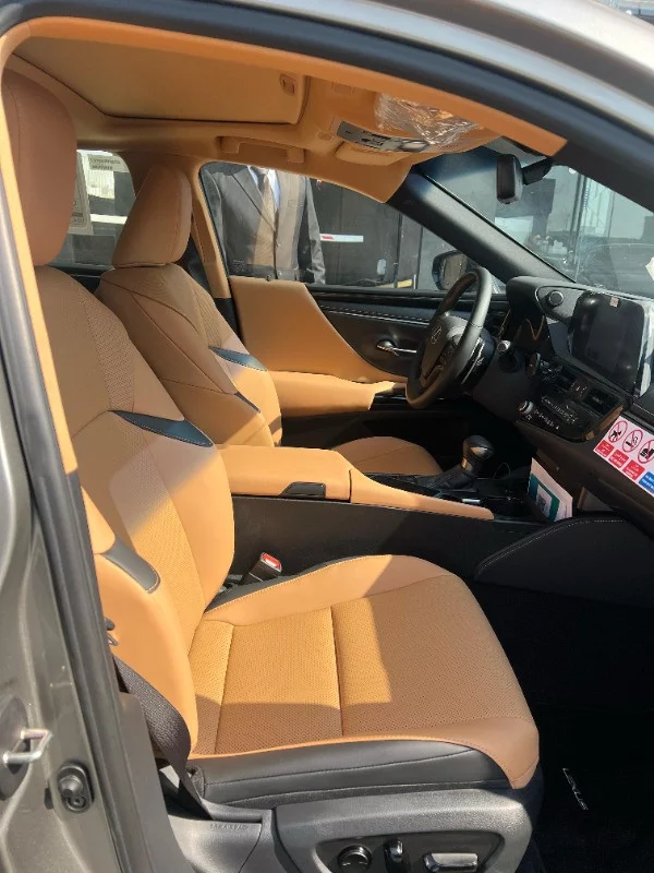 Lexus ES300h 2024 - Photo 3