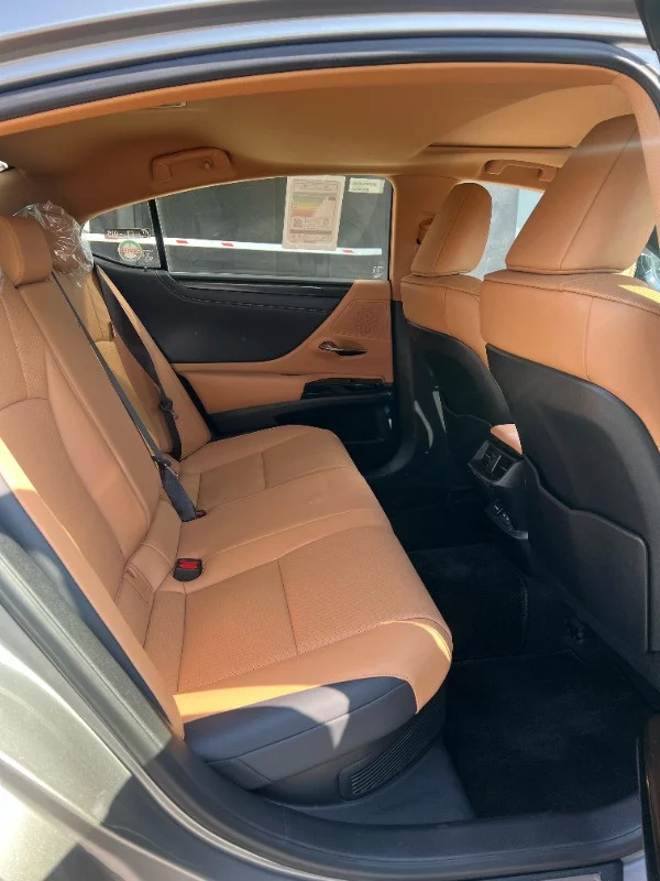 Lexus ES300h 2024 - Photo 4