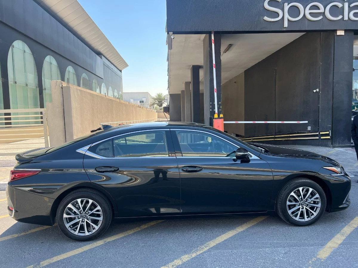 Lexus ES300h 2024 - Photo 2