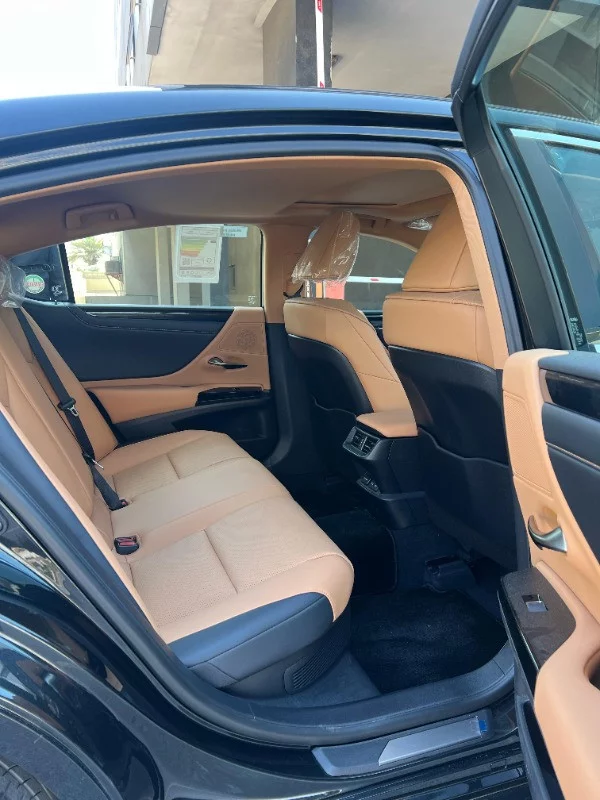 Lexus ES300h 2024 - Photo 4
