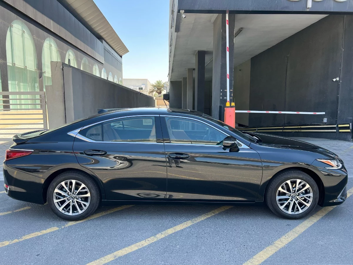 Lexus ES300h 2024 - Photo 2