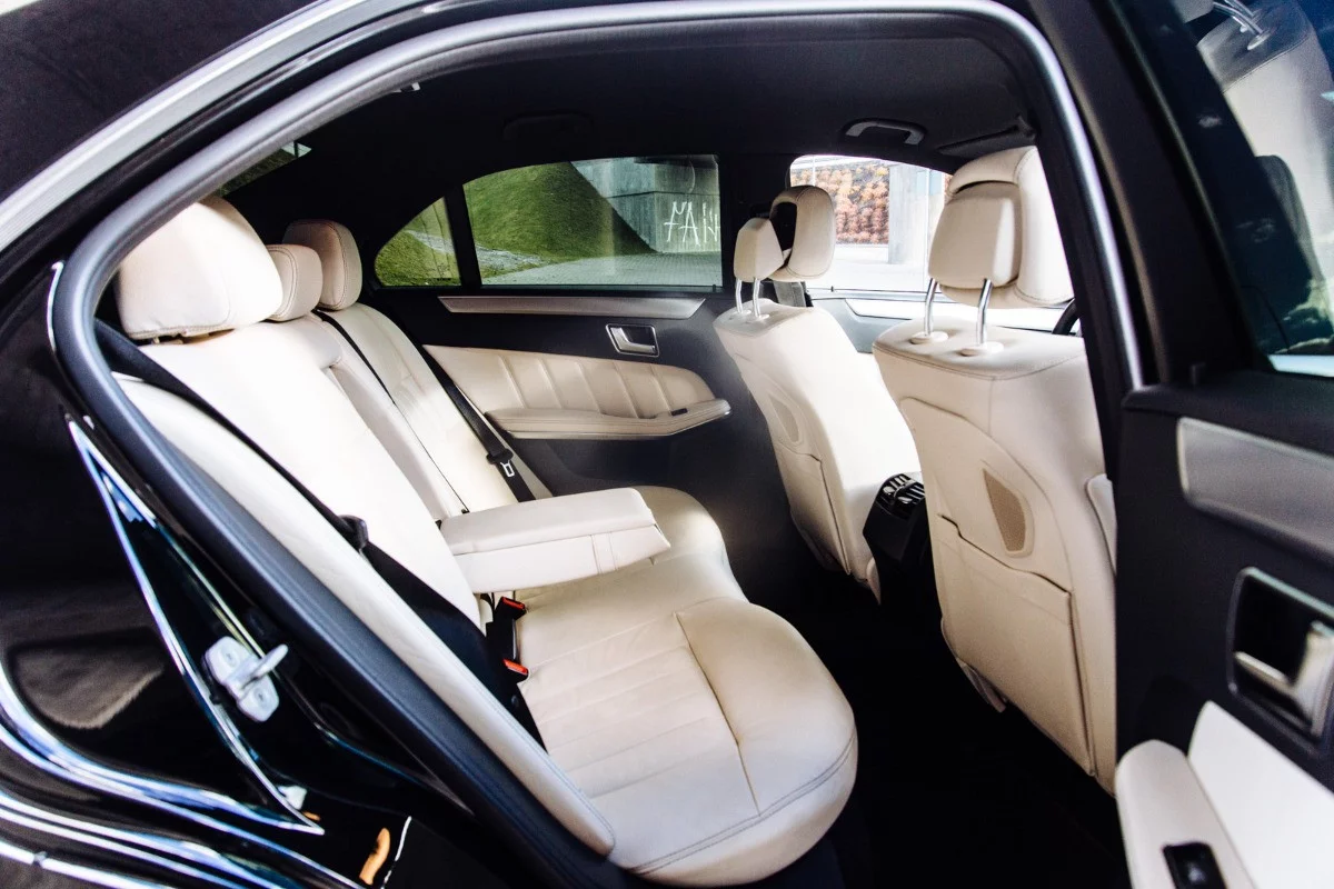 Mercedes-Benz E-class 2021 - Photo 2