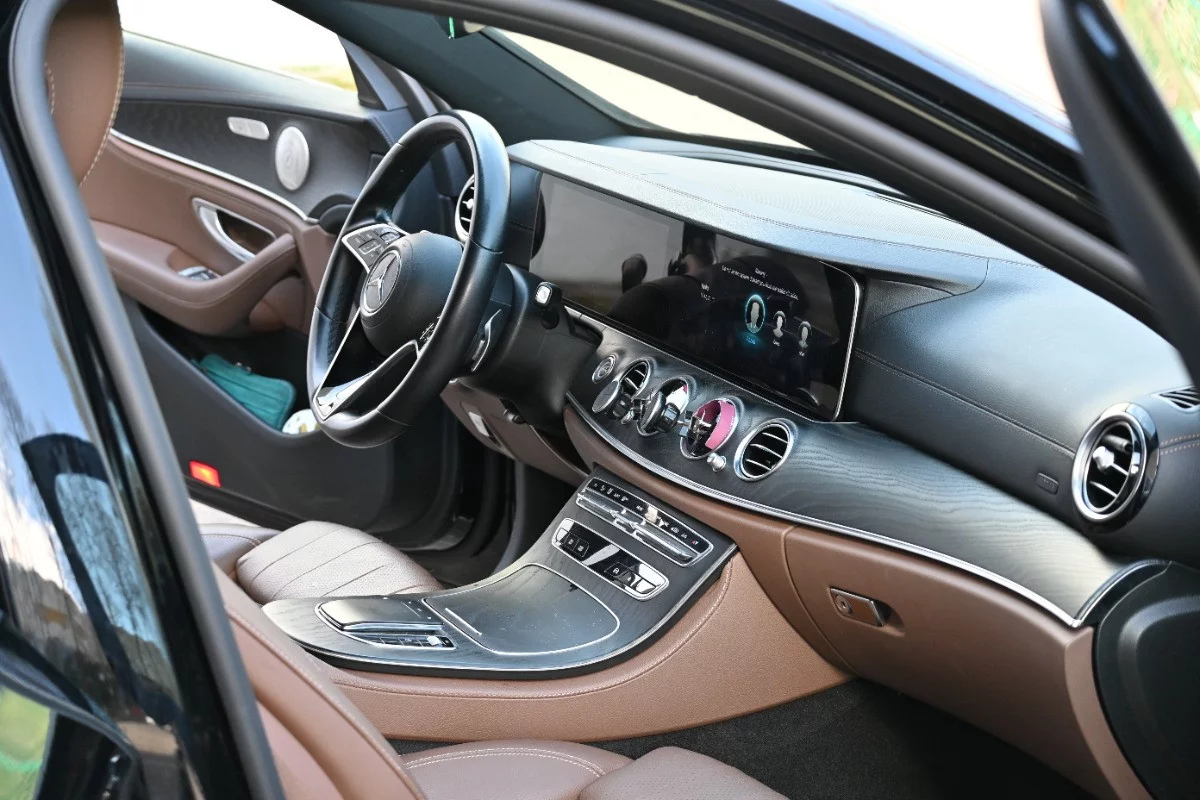 Mercedes-Benz E-class 2023 - Photo 2