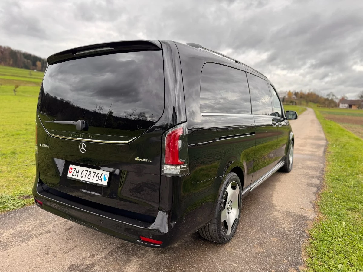 Mercedes-Benz V Class 2024 - Photo 2