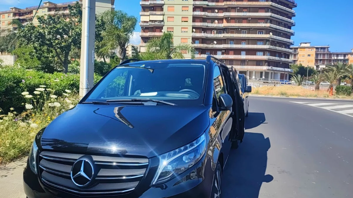 Mercedes-Benz Class V 2023 - Photo 2