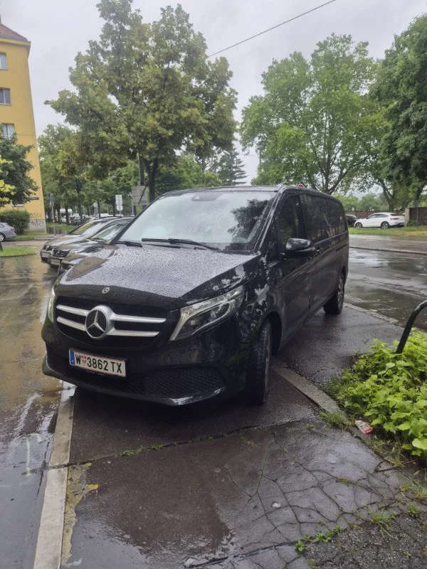 Mercedes-Benz Class-V 2022 - Photo 2