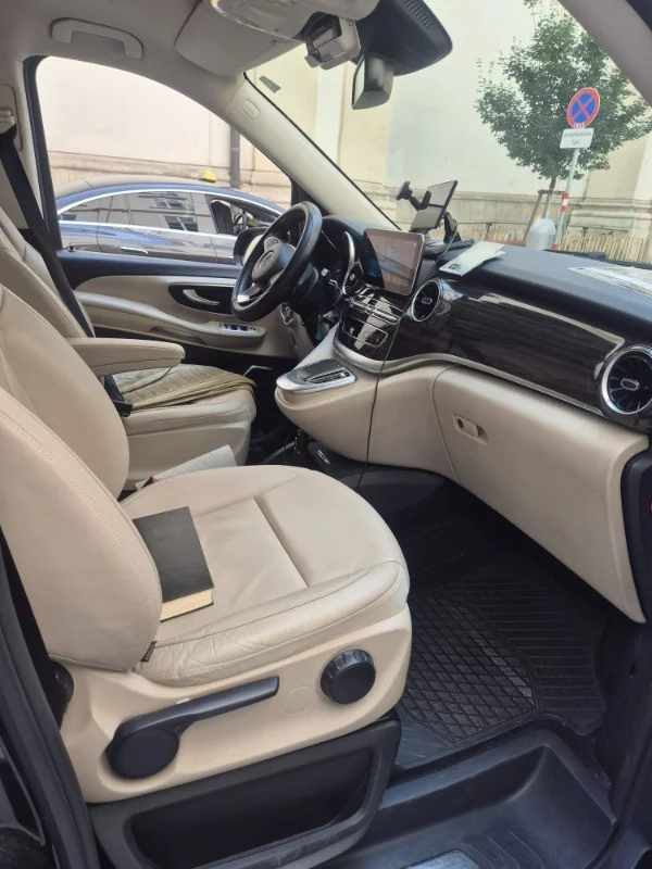 Mercedes-Benz Class-V 2022 - Photo 3
