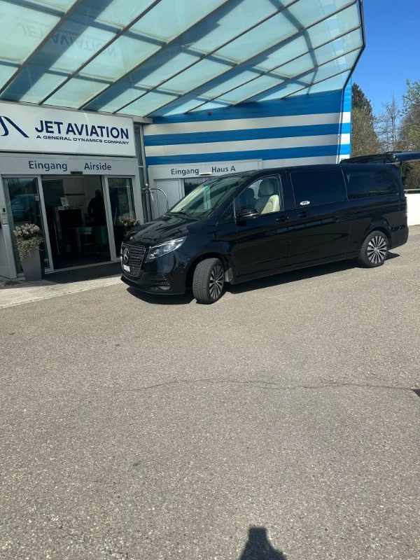 Mercedes-Benz v 2025 - Photo 2