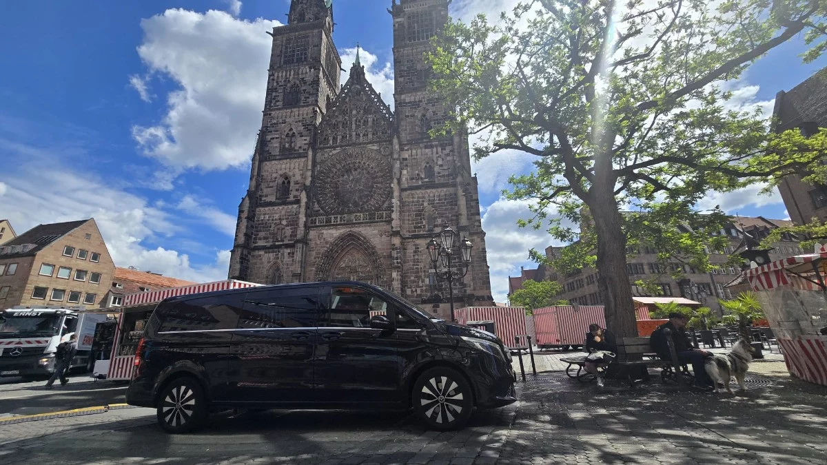 Mercedes-Benz Class-V 2023 - Photo 4