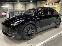 Tesla Y 2025 - Photo 2