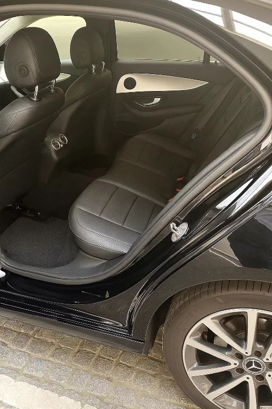 Mercedes-Benz E220 2023 - Photo 2
