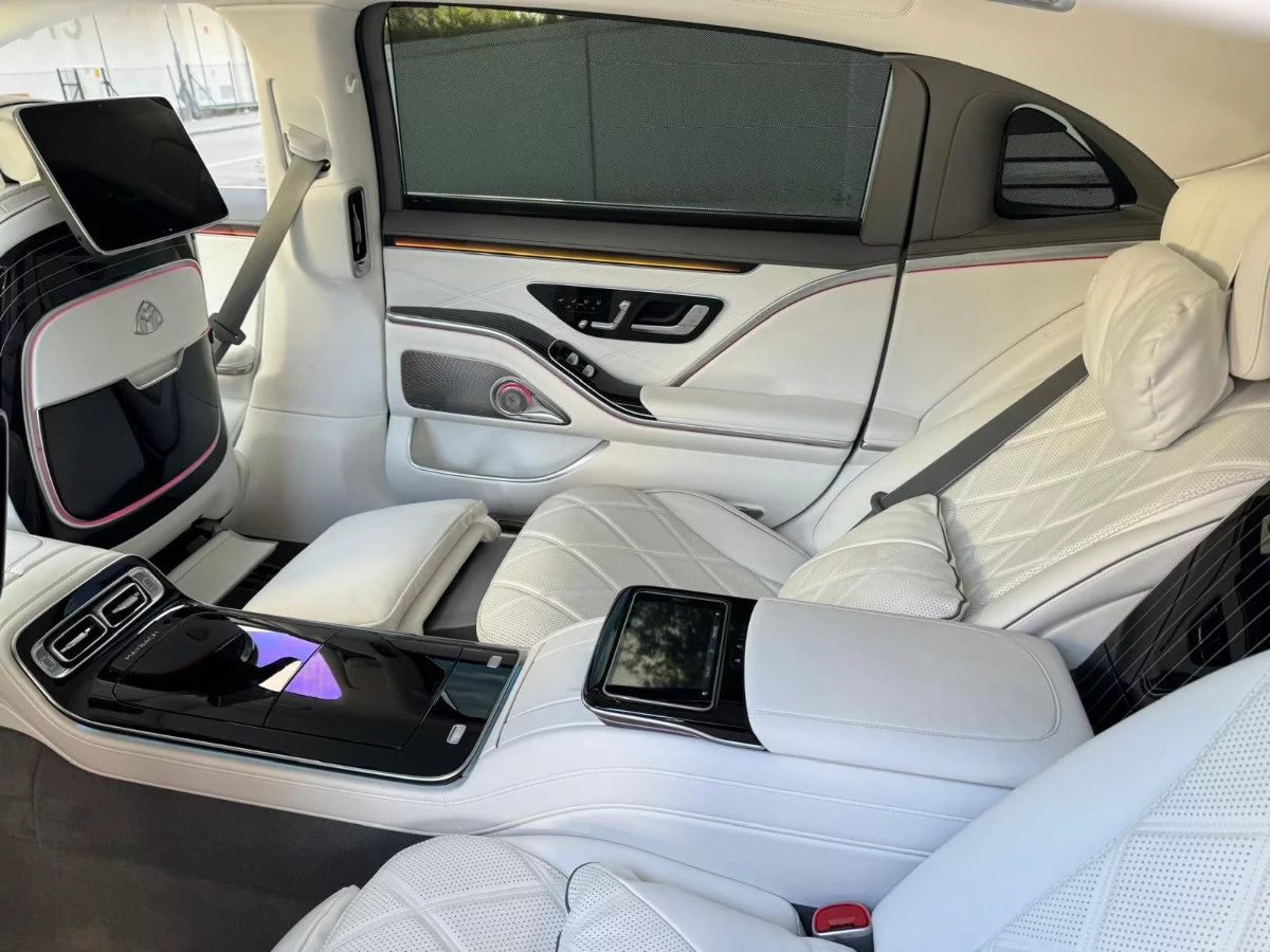 Mercedes-Benz Maybach 2024 - Photo 3