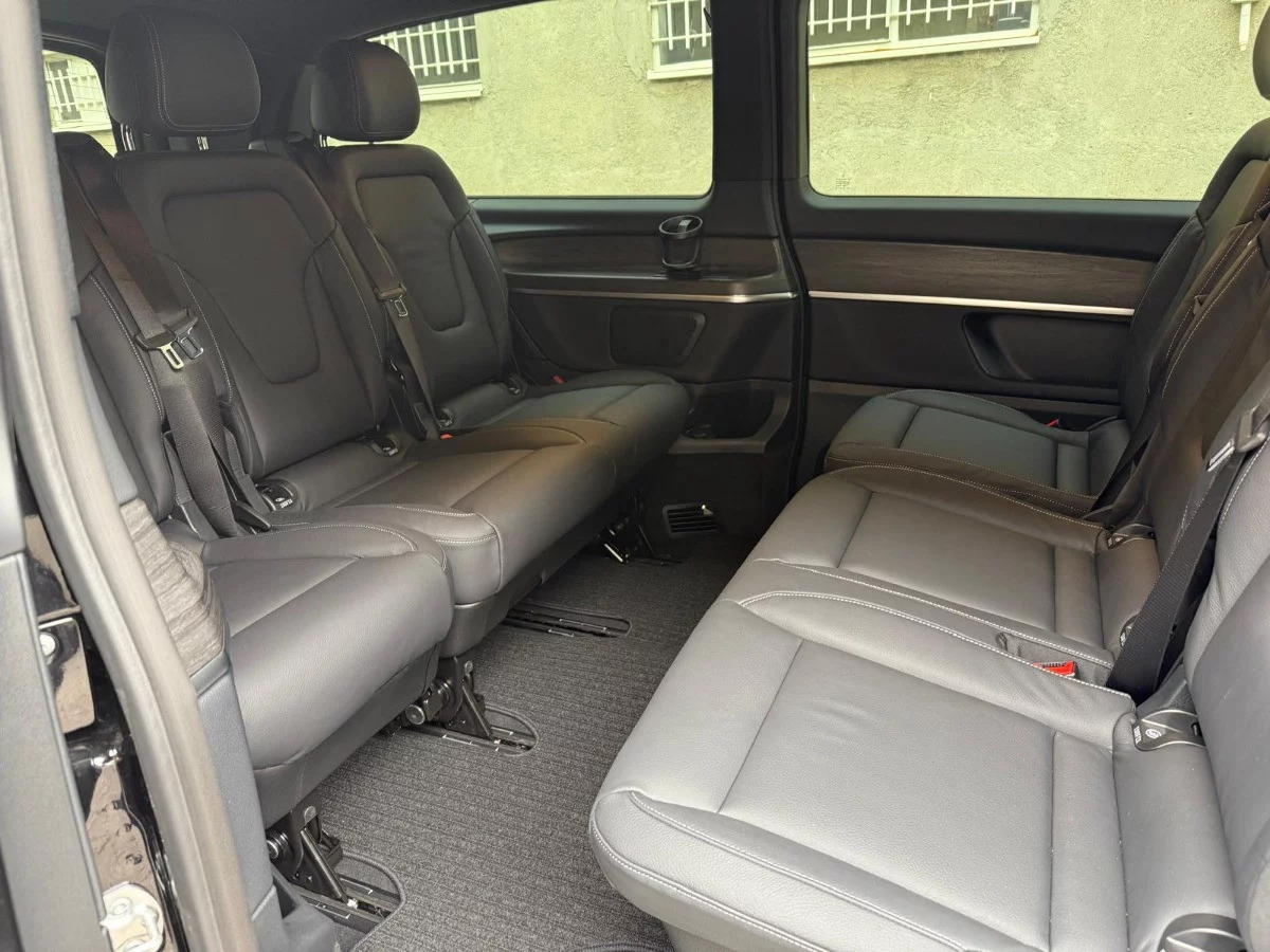 Mercedes-Benz V Class 2025 - Photo 2