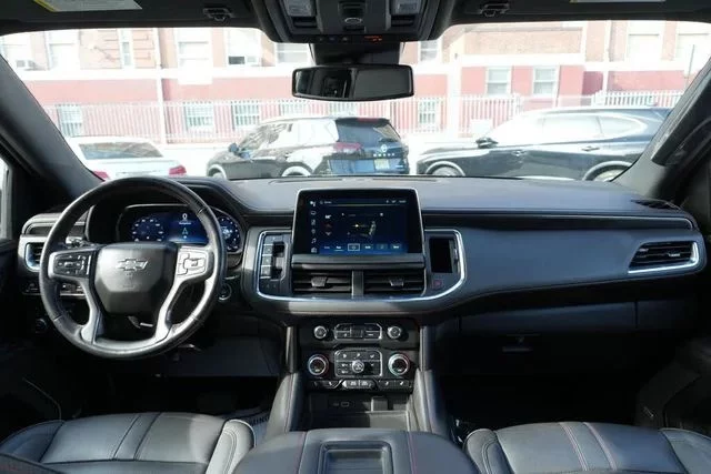 Chevrolet  Suburban 2023 - Photo 3