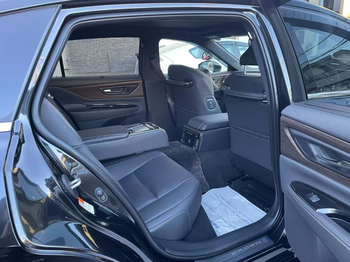 Toyota Crown 2024 - Photo 2